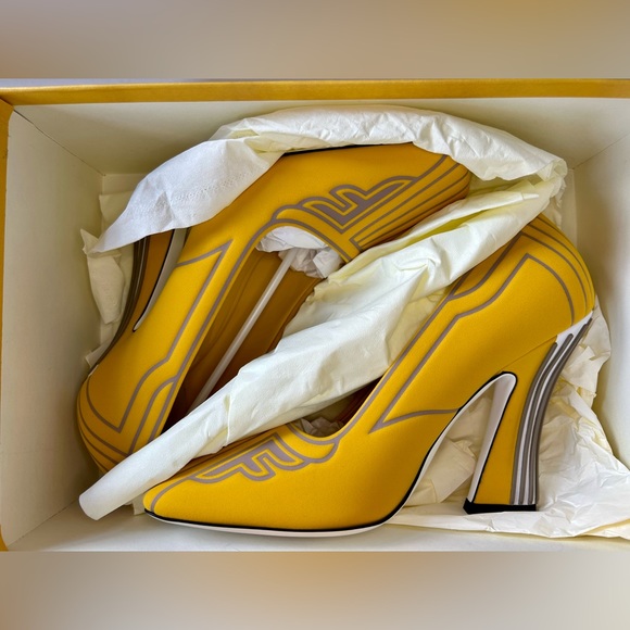 SOLD—Fendi FFreedom NIB Yellow Pumps Heels 38 UK5 - Picture 10 of 15
